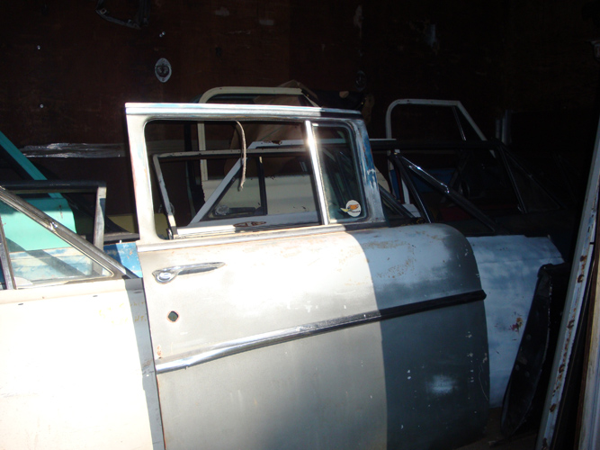 CUSTOM AUTO GLASS | HOT RODS AND CLASSIC CAR WINDSHIELDS