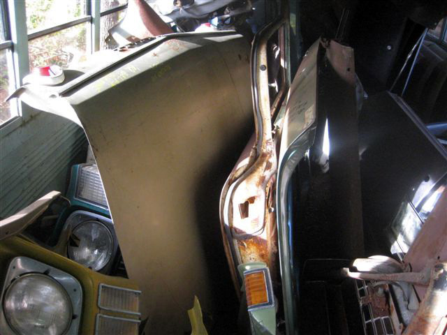 ANTIQUE VINTAGE AUTOMOBILE TRUNK